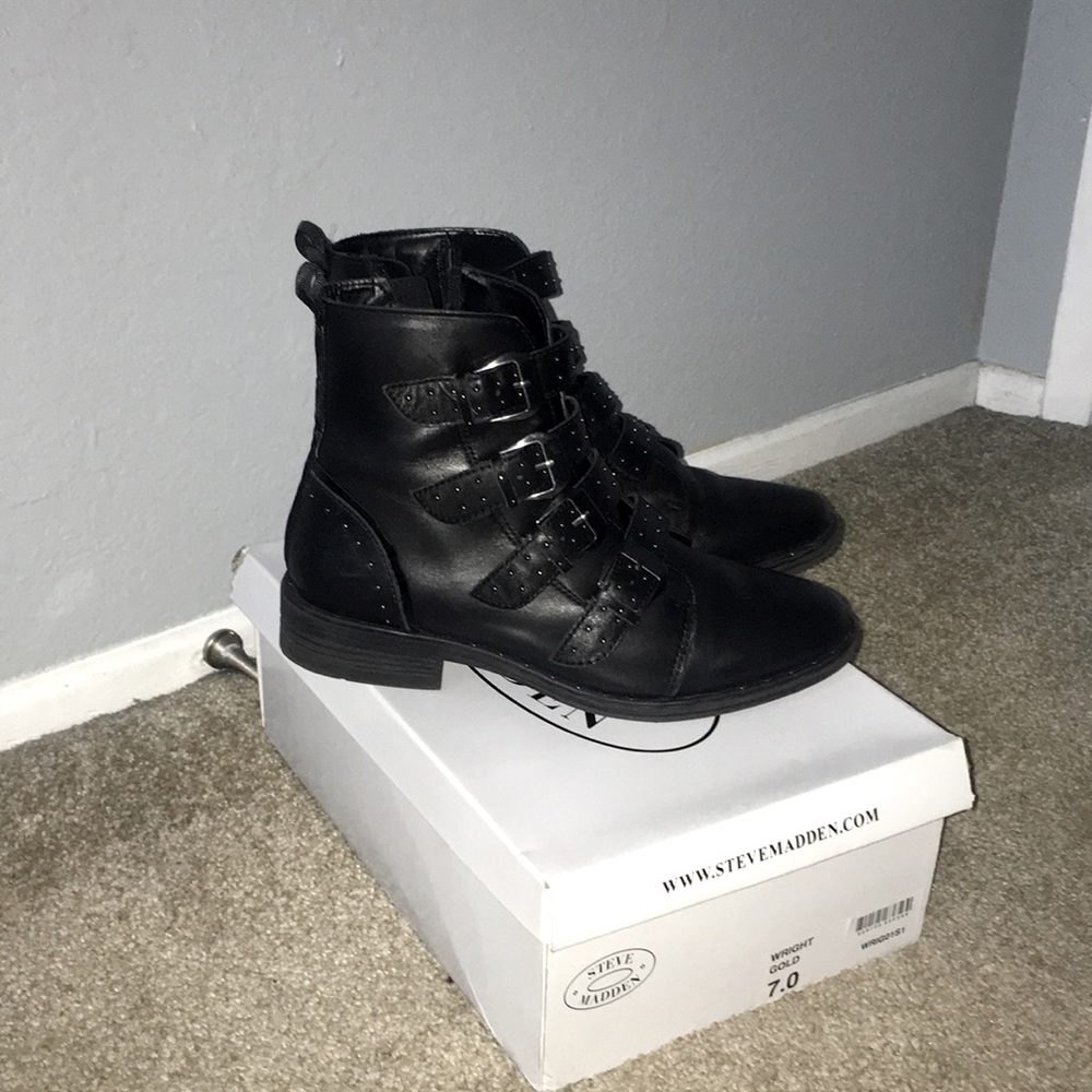Steve Madden Black studded boots 💕
